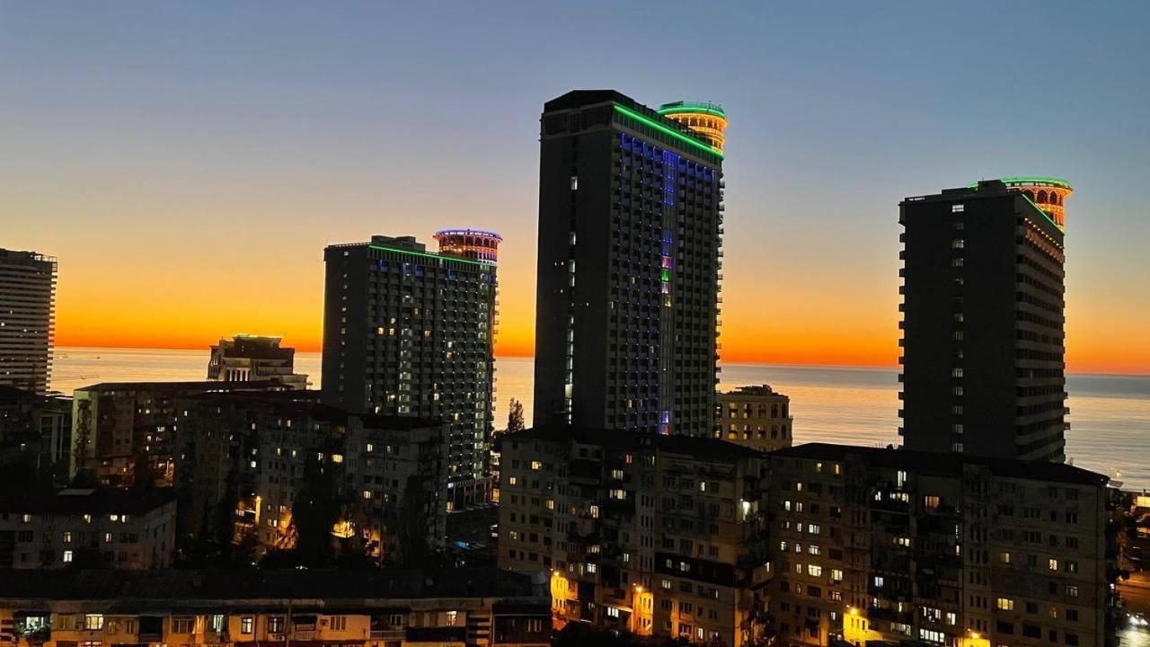 Apartamento Pirosmani 18D, 14 Floor Batumi Exterior foto